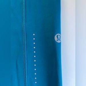 Lululemon Swift speed high rise 21” length crop. Size 6 Color is Teal